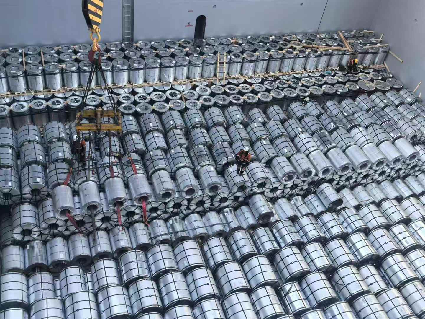 Galvanized coil loading Galvanized coil loading